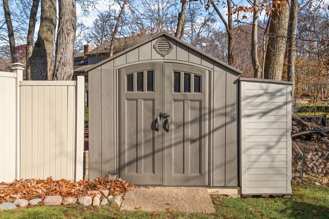 2504 Club Court, Valparaiso, IN 46383