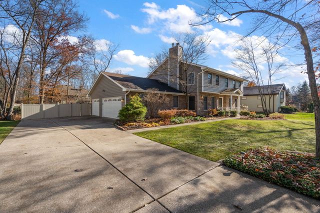 2504 Club Court, Valparaiso, IN 46383