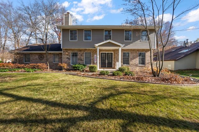 2504 Club Court, Valparaiso, IN 46383