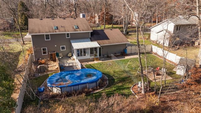 2504 Club Court, Valparaiso, IN 46383