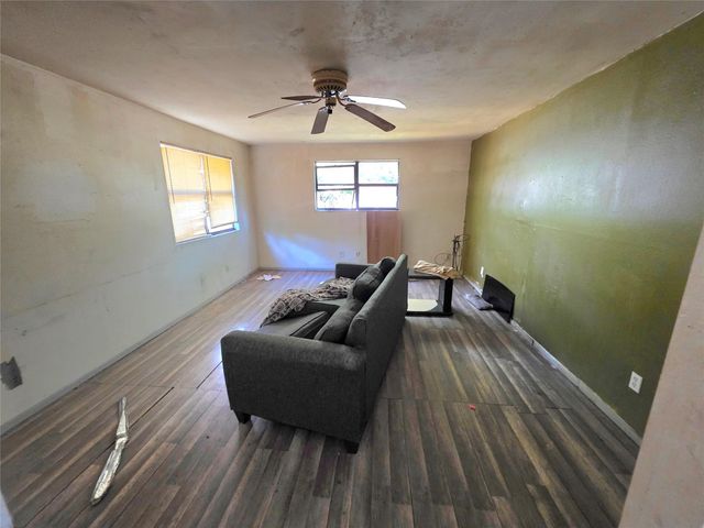 709 Avenue G, Huntsville, TX 77320