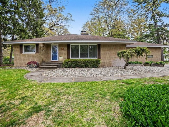 204 N Fruitport Road, Spring Lake, MI 49456