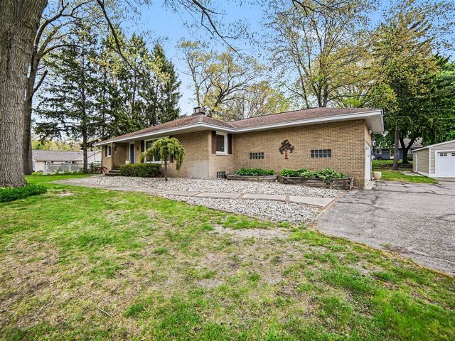 204 N Fruitport Road, Spring Lake, MI 49456