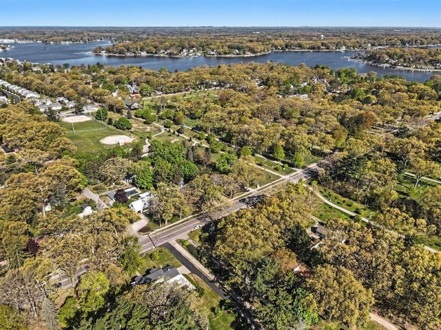 204 N Fruitport Road, Spring Lake, MI 49456