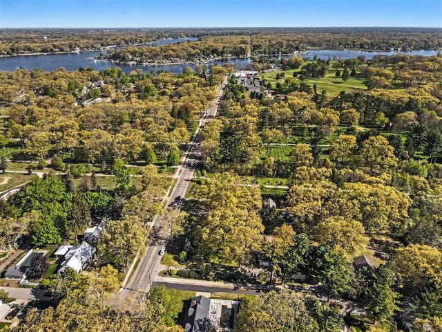 204 N Fruitport Road, Spring Lake, MI 49456