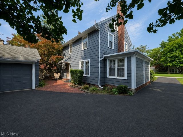 3064 Crescent Drive NE, Warren, OH 44483