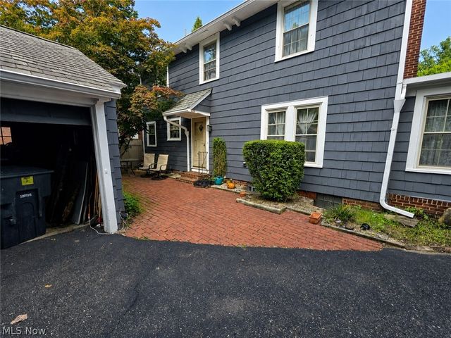 3064 Crescent Drive NE, Warren, OH 44483