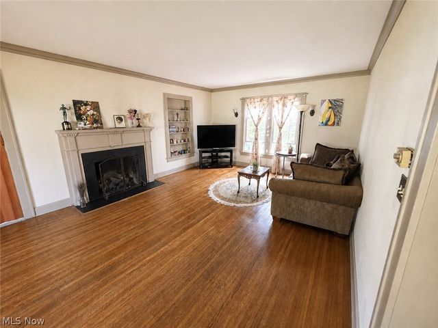 3064 Crescent Drive NE, Warren, OH 44483