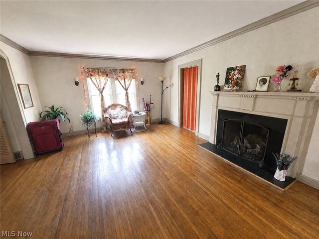 3064 Crescent Drive NE, Warren, OH 44483