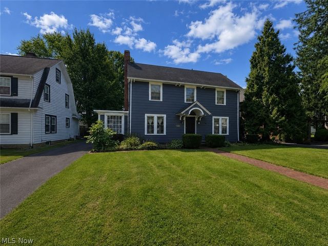 3064 Crescent Drive NE, Warren, OH 44483