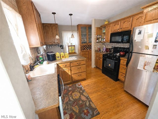 3064 Crescent Drive NE, Warren, OH 44483
