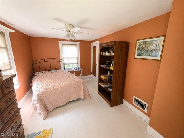 3064 Crescent Drive NE, Warren, OH 44483