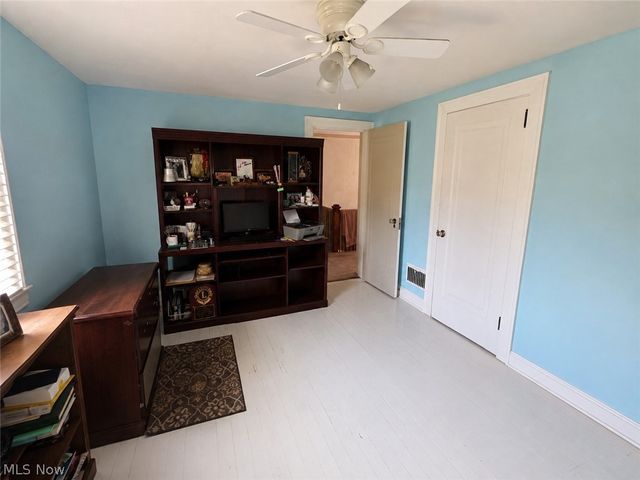 3064 Crescent Drive NE, Warren, OH 44483