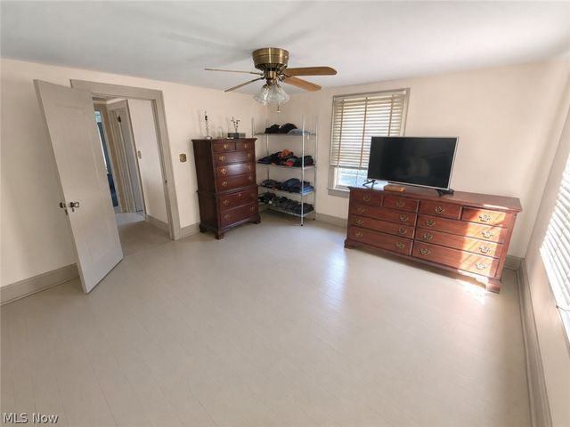 3064 Crescent Drive NE, Warren, OH 44483