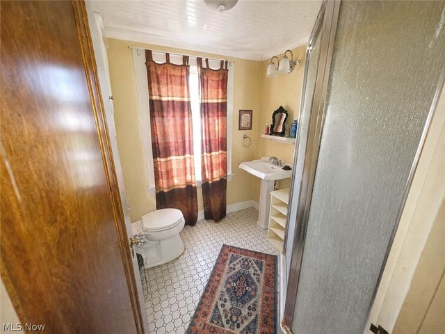 3064 Crescent Drive NE, Warren, OH 44483