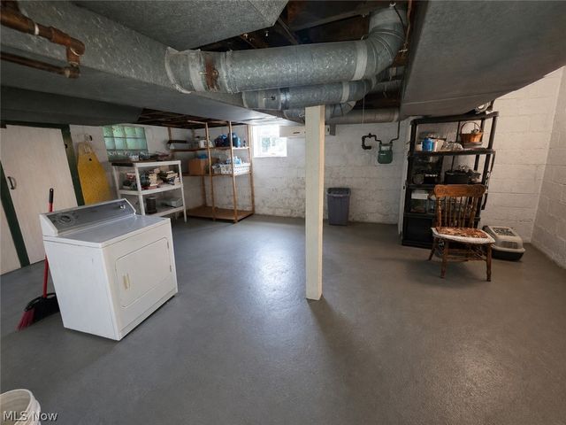 3064 Crescent Drive NE, Warren, OH 44483