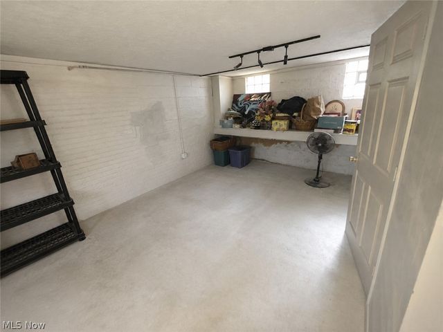 3064 Crescent Drive NE, Warren, OH 44483