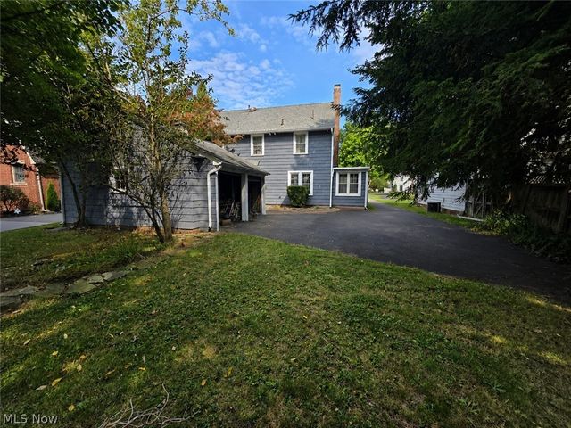 3064 Crescent Drive NE, Warren, OH 44483