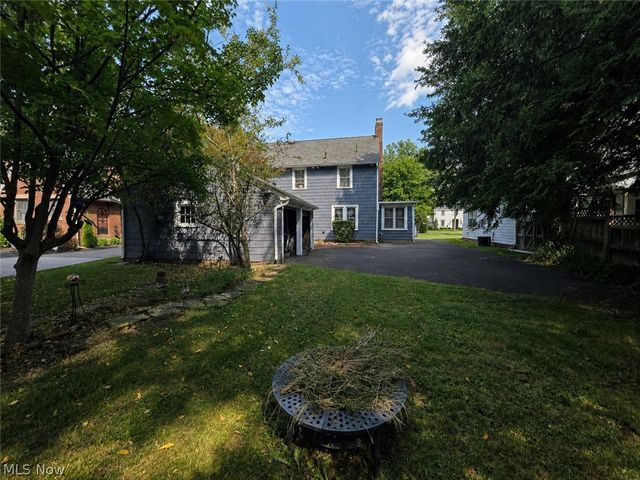 3064 Crescent Drive NE, Warren, OH 44483