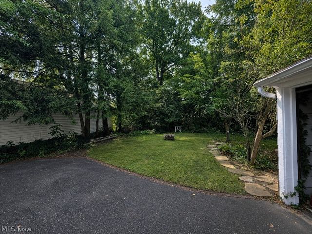 3064 Crescent Drive NE, Warren, OH 44483