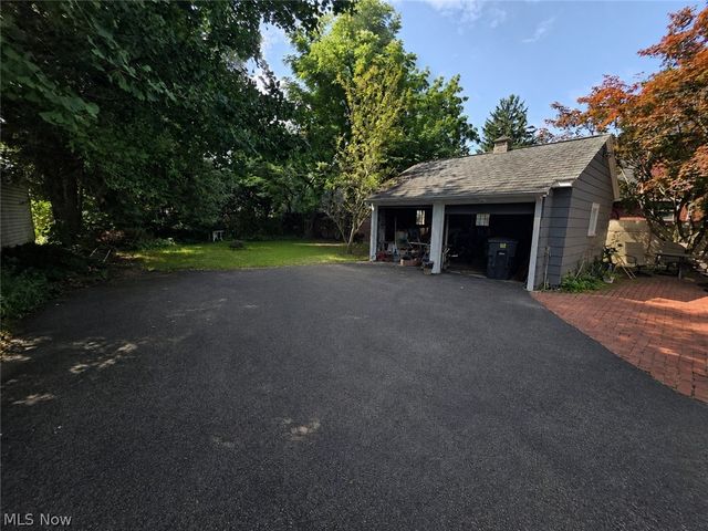 3064 Crescent Drive NE, Warren, OH 44483