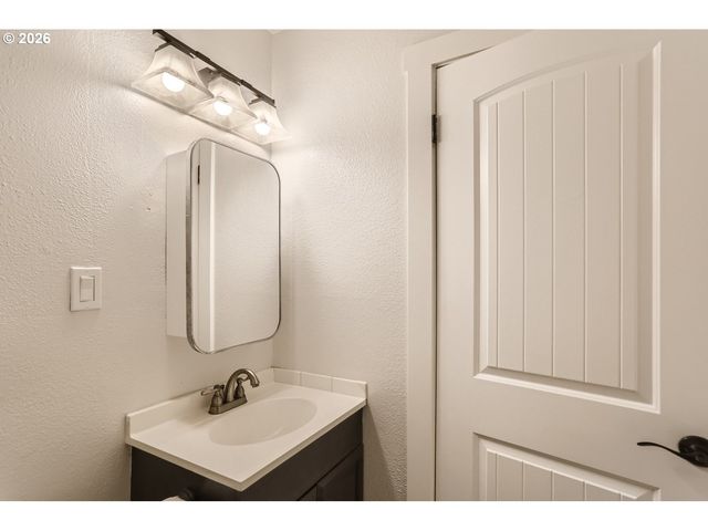 100 KERR Pkwy 52, Lake Oswego, OR 97035