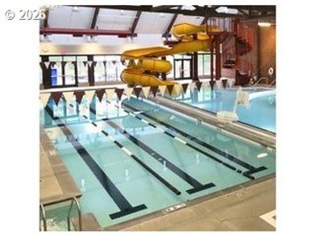 100 KERR Pkwy 52, Lake Oswego, OR 97035