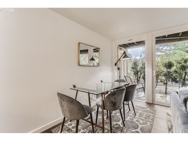 100 KERR Pkwy 52, Lake Oswego, OR 97035