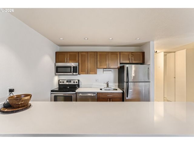 100 KERR Pkwy 52, Lake Oswego, OR 97035