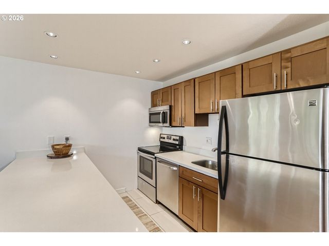 100 KERR Pkwy 52, Lake Oswego, OR 97035