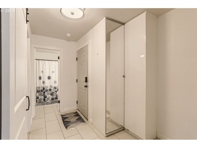 100 KERR Pkwy 52, Lake Oswego, OR 97035