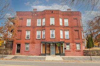 301-303 Linden St, Holyoke, MA 01040