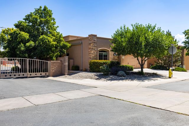1309 Valle Lane NW, Albuquerque, NM 87107