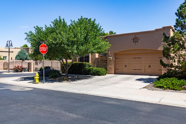 1309 Valle Lane NW, Albuquerque, NM 87107