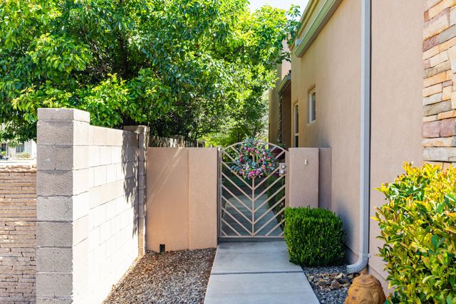 1309 Valle Lane NW, Albuquerque, NM 87107