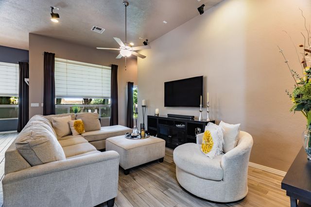 1309 Valle Lane NW, Albuquerque, NM 87107