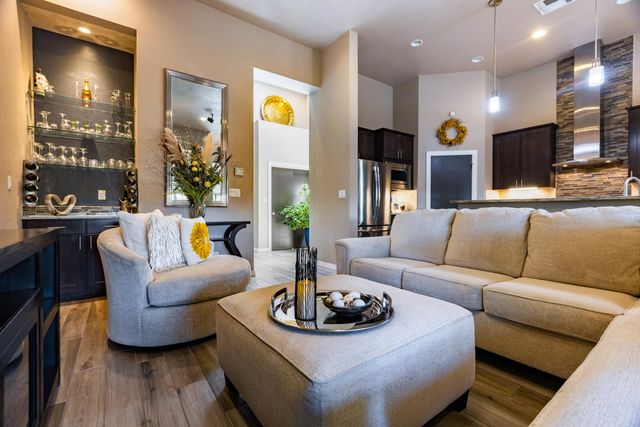 1309 Valle Lane NW, Albuquerque, NM 87107