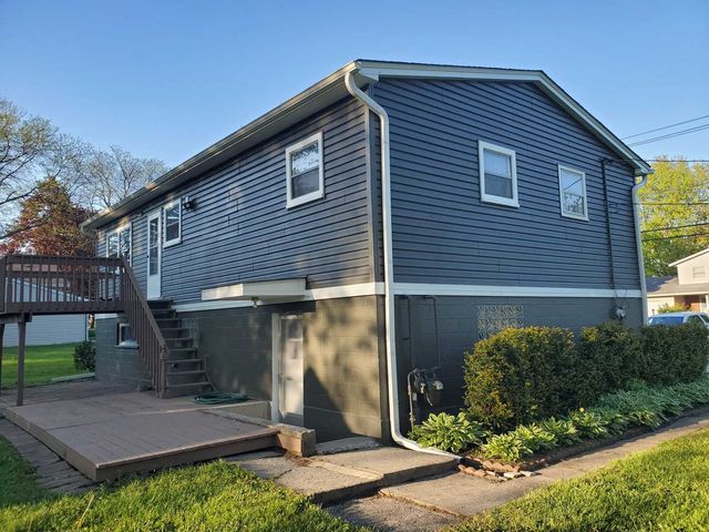1048 Belle Plaine Avenue, Gurnee, IL 60031