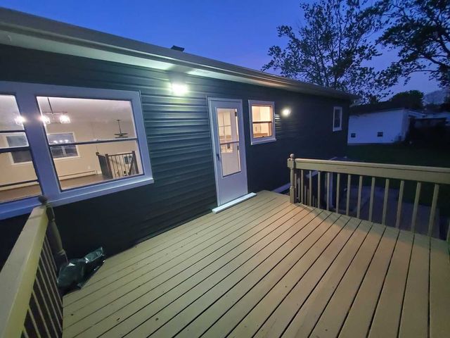 1048 Belle Plaine Avenue, Gurnee, IL 60031