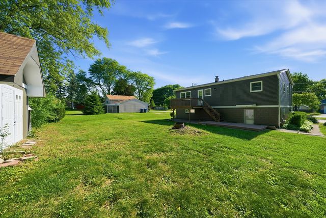 1048 Belle Plaine Avenue, Gurnee, IL 60031