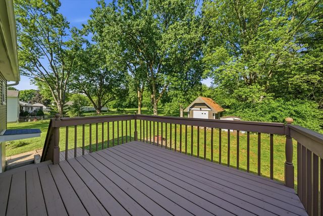 1048 Belle Plaine Avenue, Gurnee, IL 60031