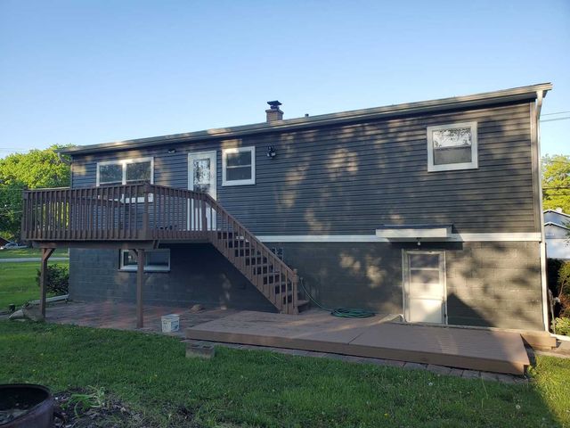 1048 Belle Plaine Avenue, Gurnee, IL 60031