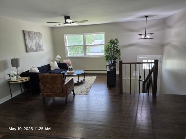 1048 Belle Plaine Avenue, Gurnee, IL 60031