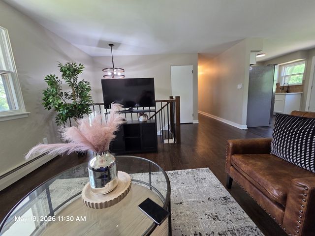 1048 Belle Plaine Avenue, Gurnee, IL 60031