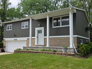 1048 Belle Plaine Avenue, Gurnee, IL 60031