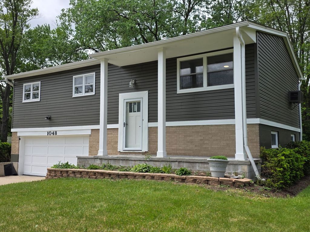 1048 Belle Plaine Avenue, Gurnee, IL 60031