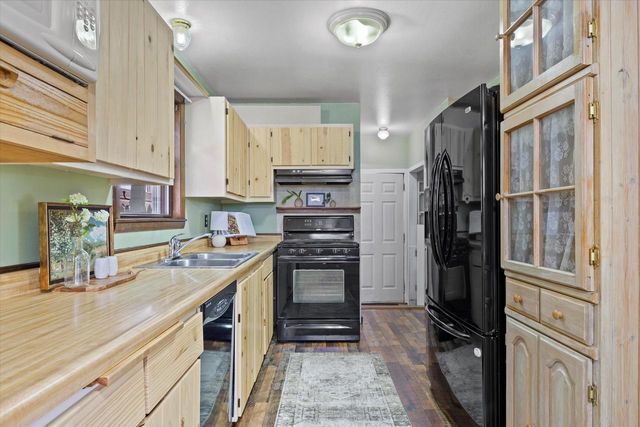 7846 W Green Tree ROAD, Milwaukee, WI 53223