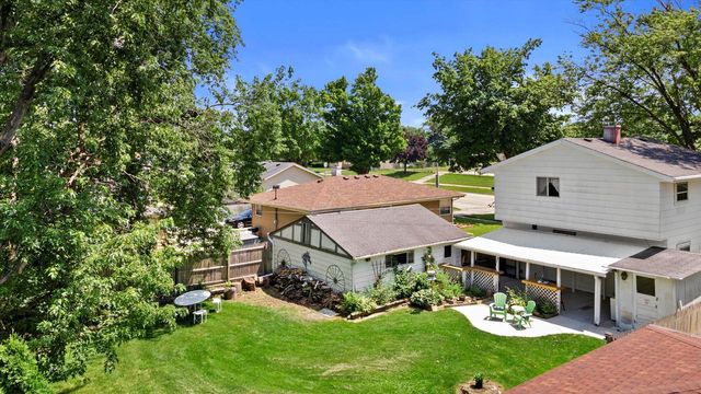 7846 W Green Tree ROAD, Milwaukee, WI 53223