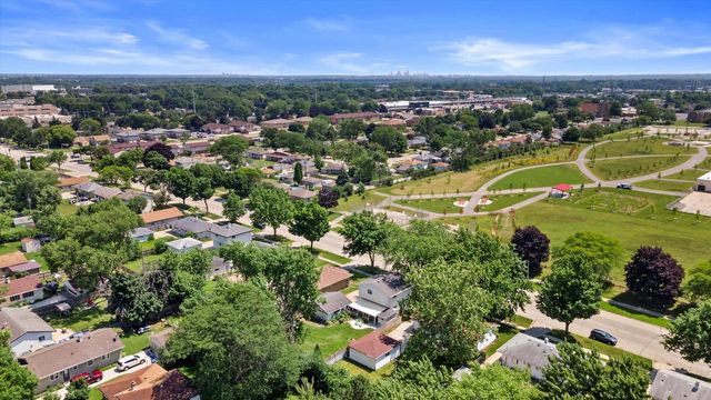 7846 W Green Tree ROAD, Milwaukee, WI 53223