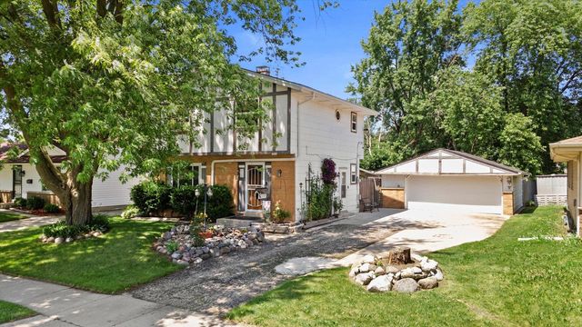 7846 W Green Tree ROAD, Milwaukee, WI 53223